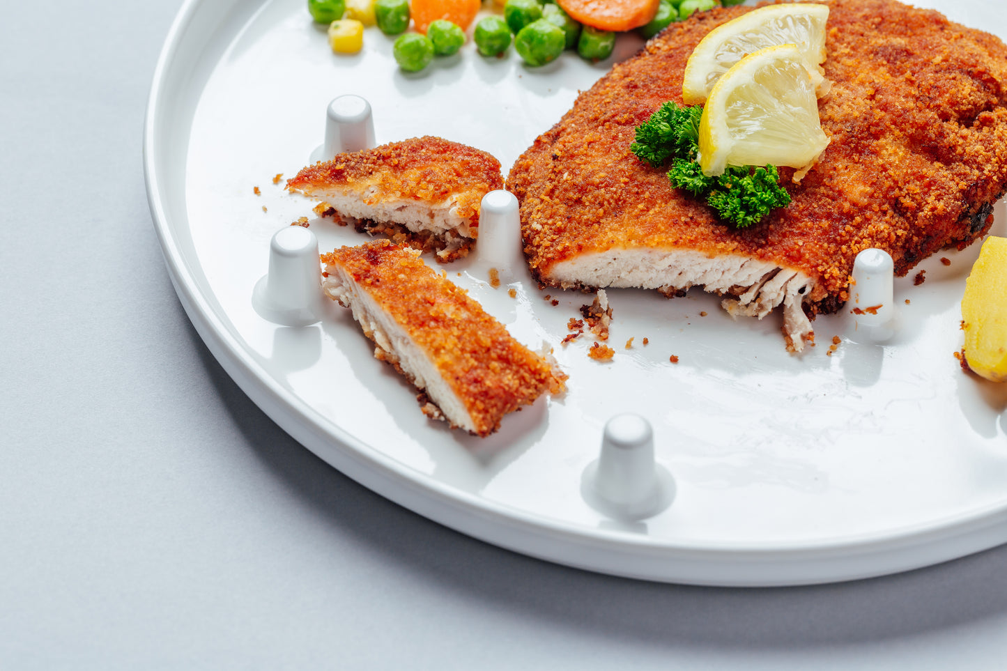 Einhandteller – Essen, schneiden und streichen mit nur einer Hand