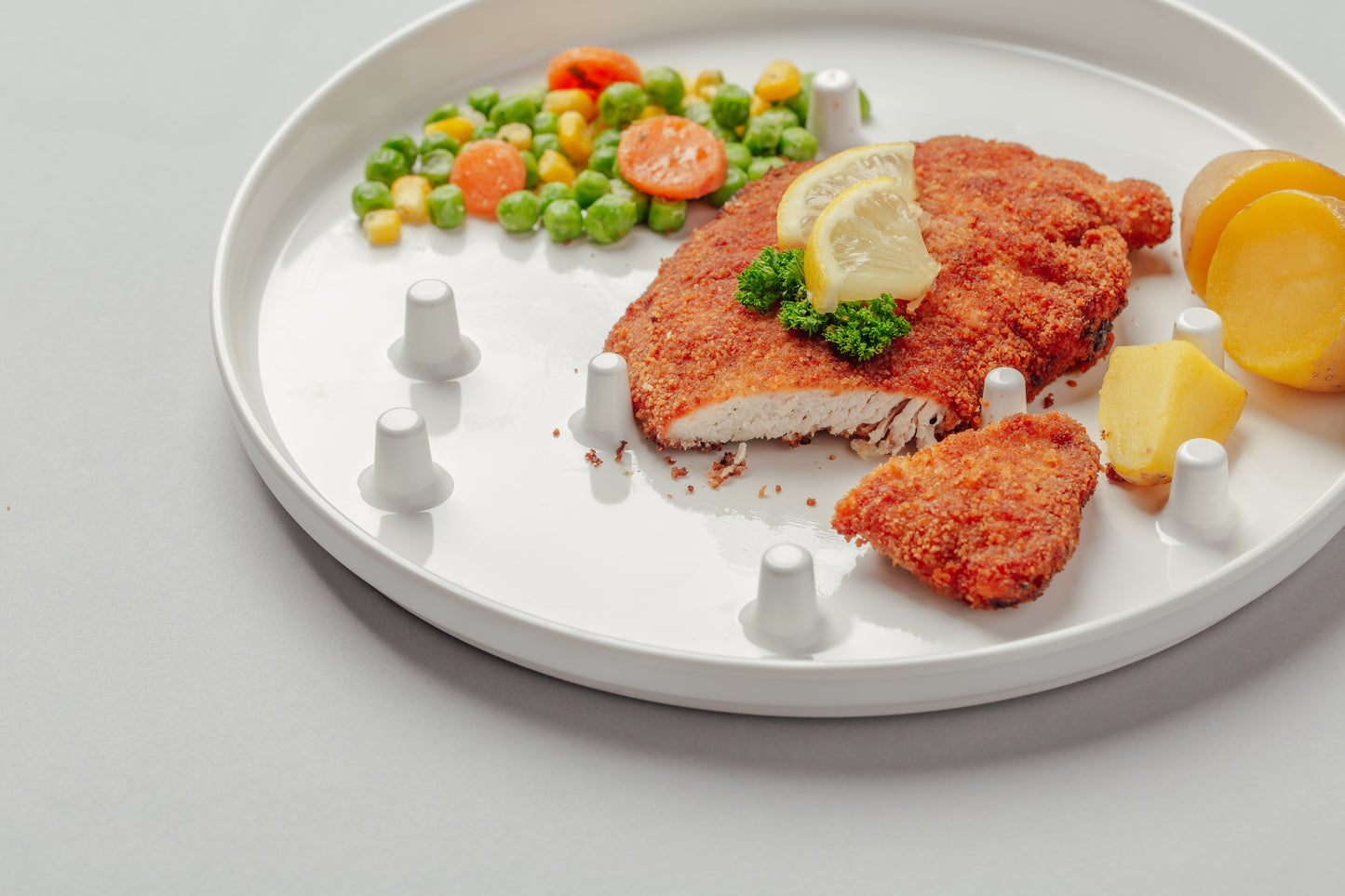 Einhandteller – Essen, schneiden und streichen mit nur einer Hand