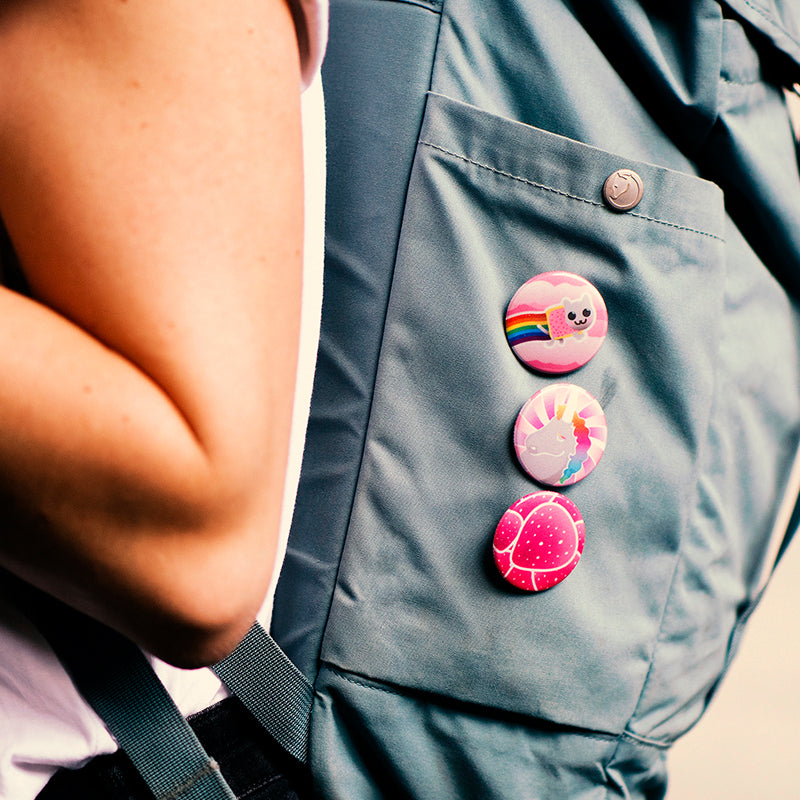 Buttons, Einhorn, Regenbogen, Erdbeere, auf Rucksack Seite