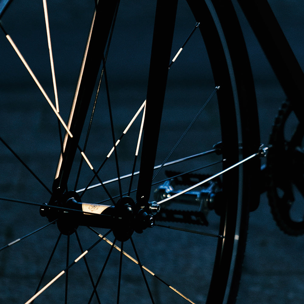 Front wheel black bike, with reflective spokes