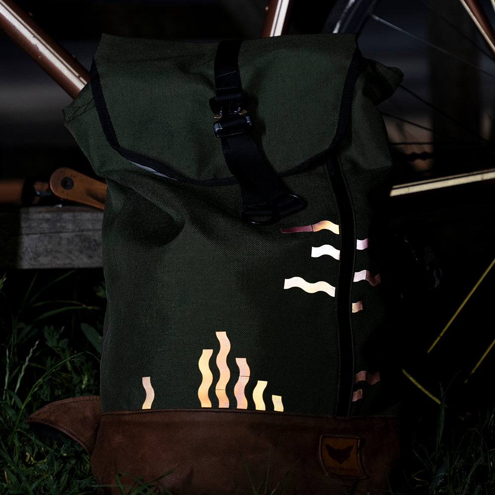 Rucksack mit reflektierenden Stickern in Wellenform